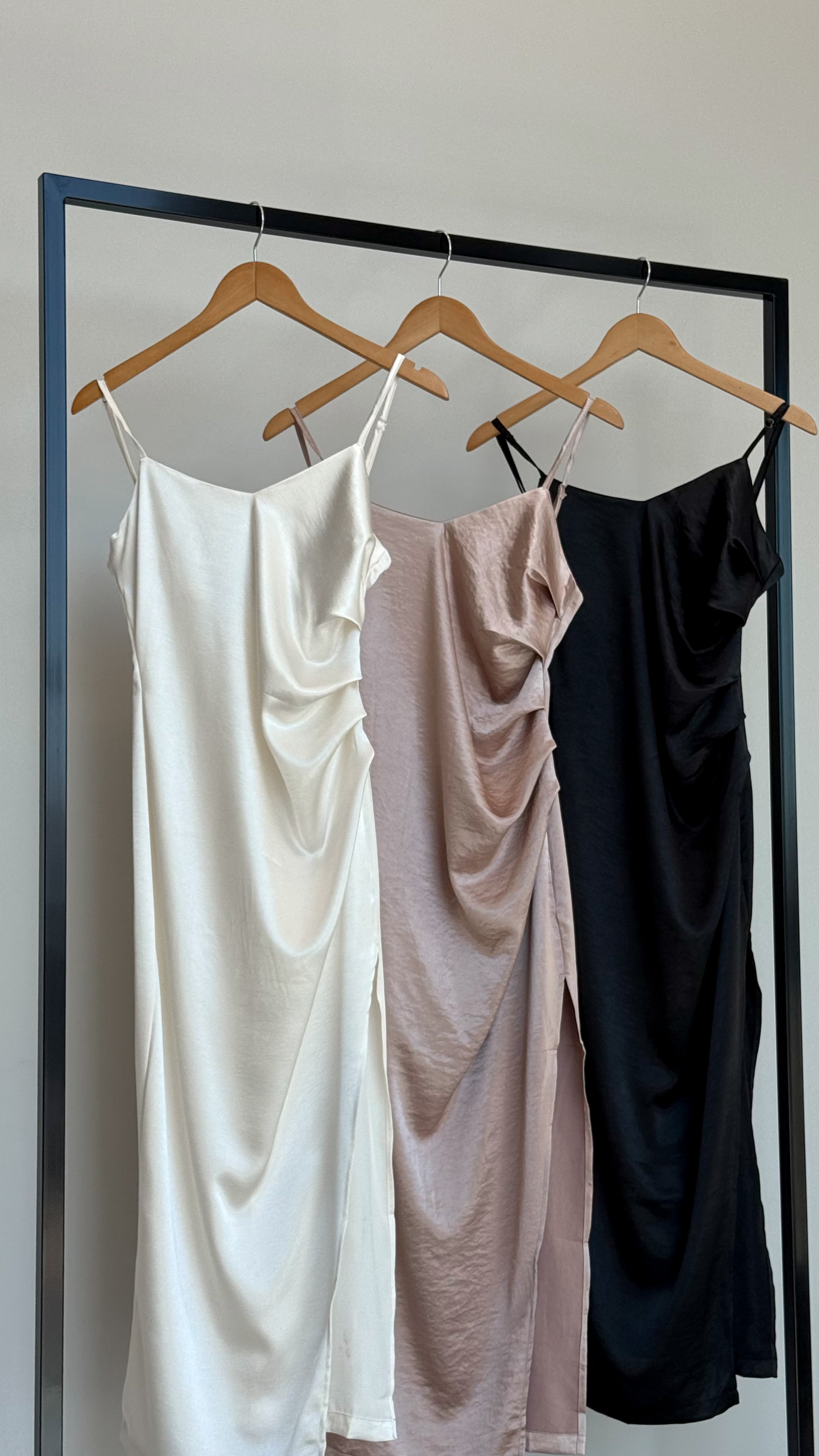 Vestido Midi Acetinado Ester