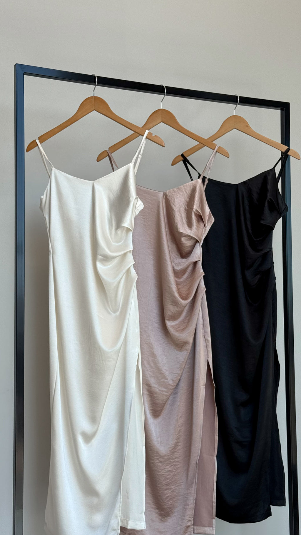 Vestido Midi Acetinado Ester